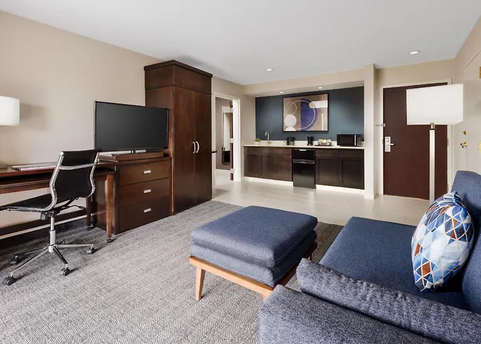 Courtyard By Marriott Manchester-Boston Regional Airport